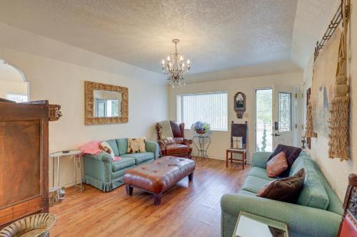 Leon Junction House | Retreat w/Pond Access & Views in Temple