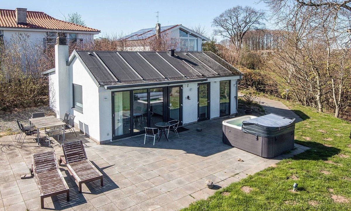 Aarosund House | Retreat with Outdoor Whirlpool