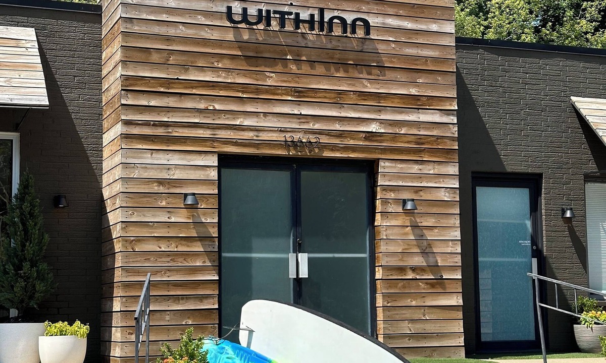 Harbert House | Retreat WithInn-Relaxation Centrally Located to Beaches and Walkable Restaurants