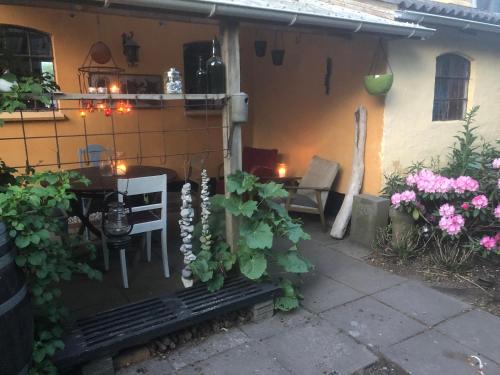 Kolind Apartment | Retro bolig - fyldt med hygge! Ingen luksus