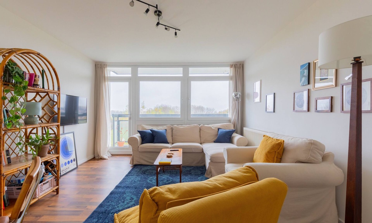 King's Park Apartment | Retro-Chic 2BD Flat with Gym and Balcony, Hackney