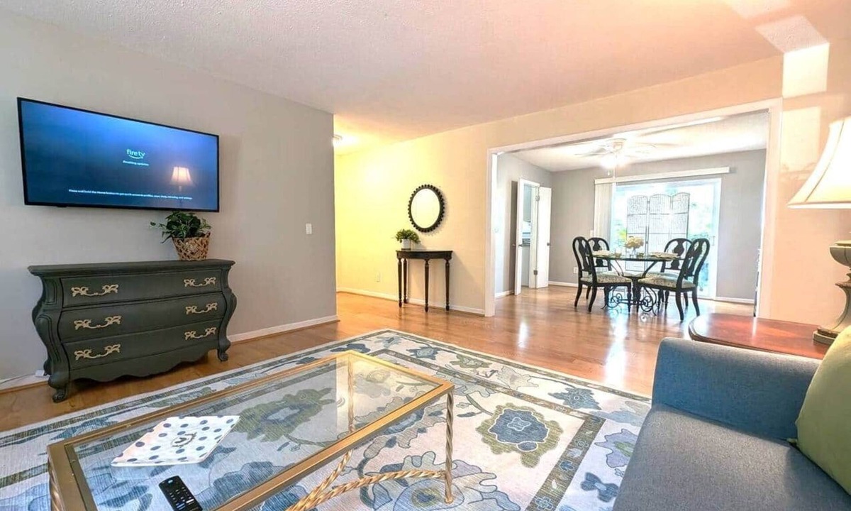 Forest Acres Apartment | Retro Chic Forest Acres Condo