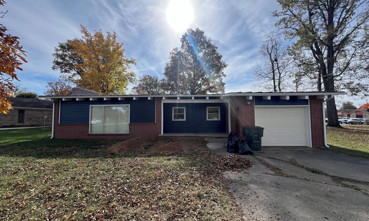 Muncie House | Retro Home Close to Campus