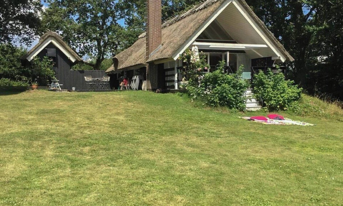 Vedelshave House | Retro idyll and bird sounds in quiet oasis