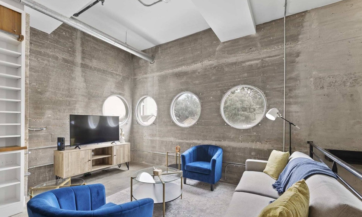 Downtown Austin Apartment | Retro Loft on 5th St