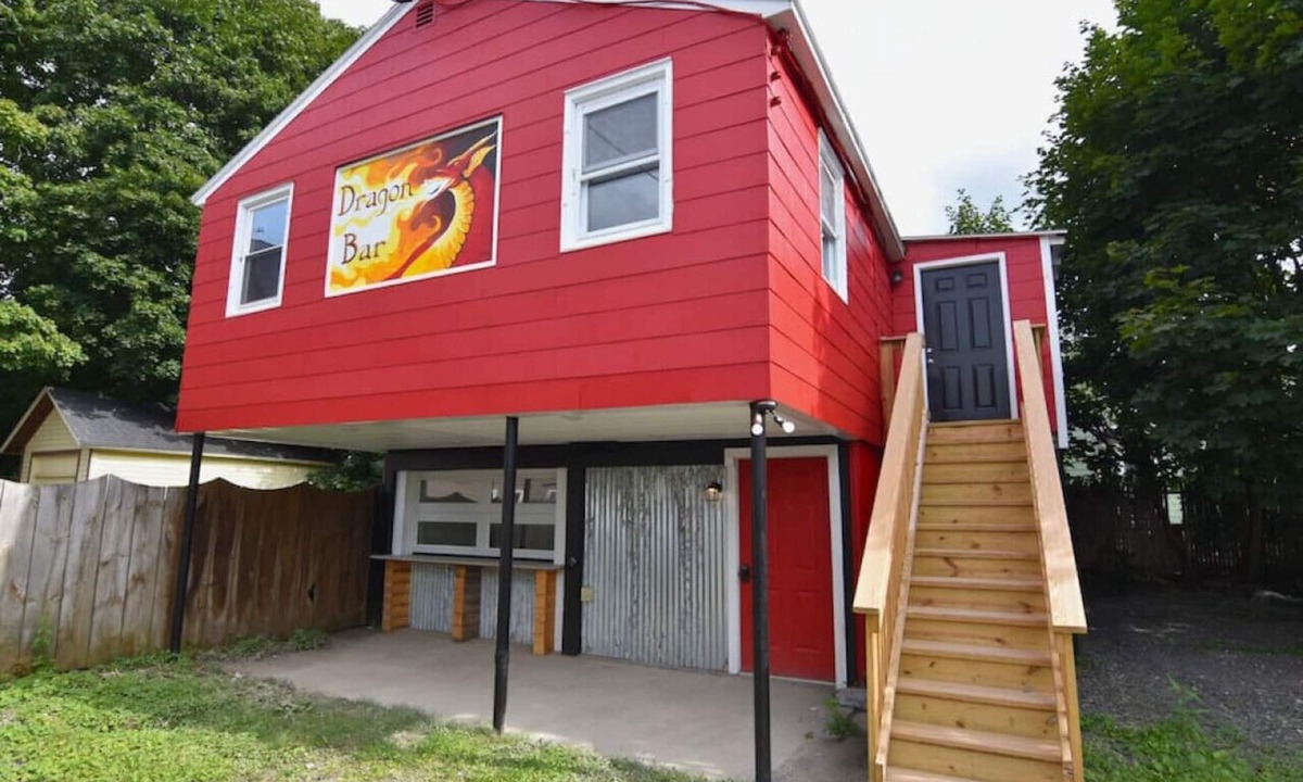 Cortland House | Retro on Maple Avenue