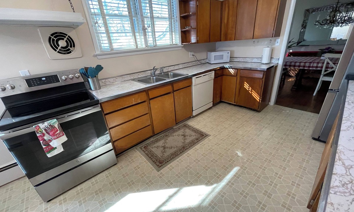 Langhorne Manor House | Retro Ranch House Retreat - Yard, Parking & Easy Philly Access