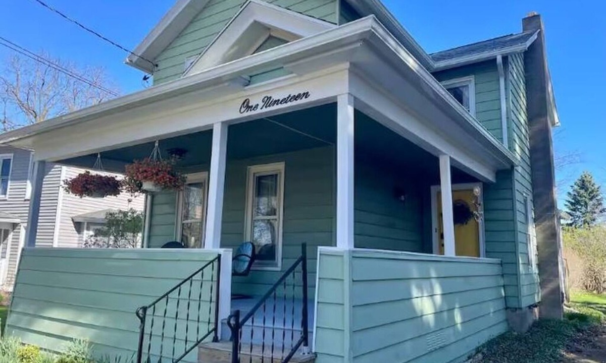 Livonia House | Retro Retreat in the Village of Livonia