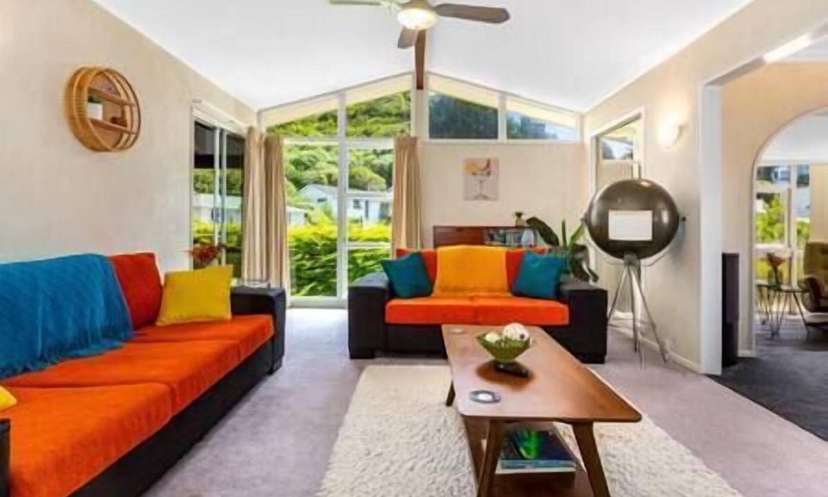 Whitby House | Retro retreat with style!