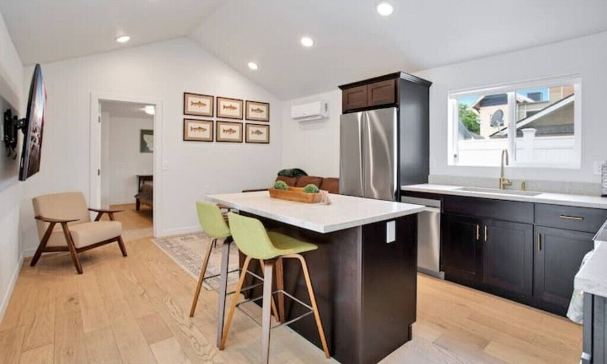 Rose Park House | Retro Revival: Your Stylish Staynn