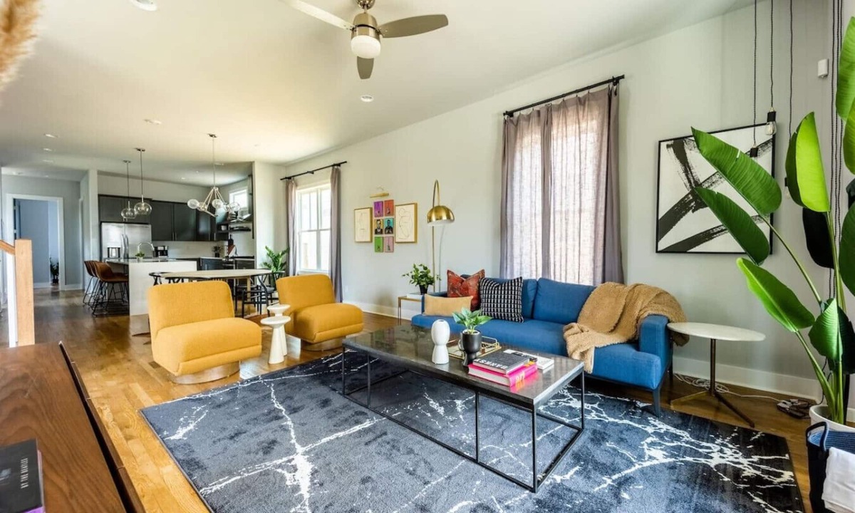 Hadley - Washington House | Retro Spacious Home-close to DT Nash w/parking!