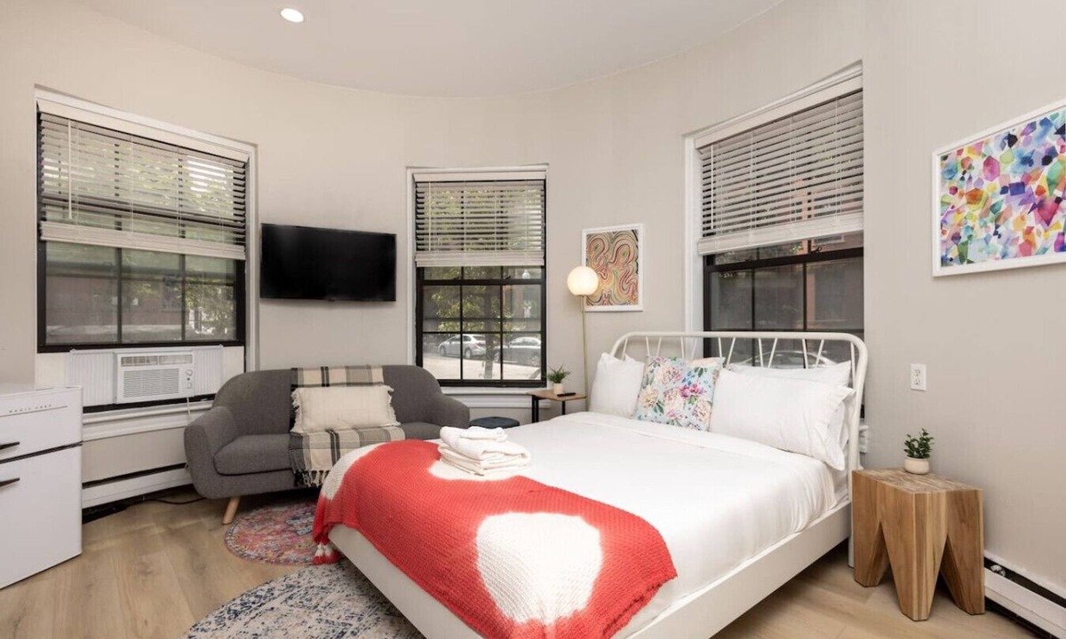 Prudential - St. Botolph Apartment | Retro Studio on Quiet Street