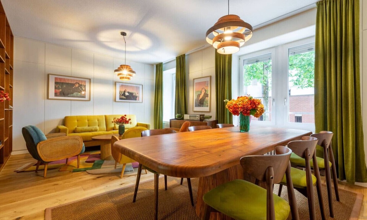 District 6 Apartment | Retro Suite · 2 King Betten + Schlafsofa – zentral