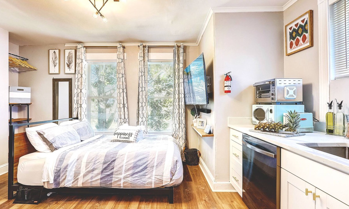 Woodbury Apartment | RetroChic★Parking★950Mb★20min->CenterCity&Airport3