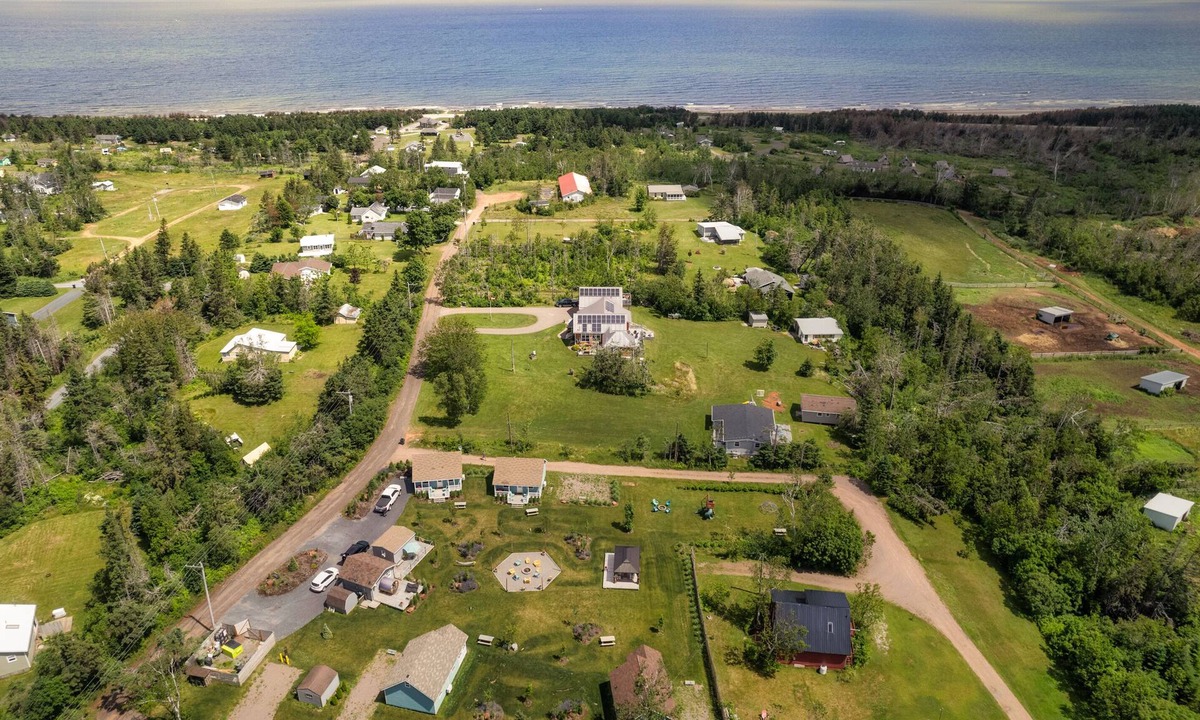 York Cottage | Reunion Cottages, 5 minutes walking to beach entrance & Stanhope Golf Course.