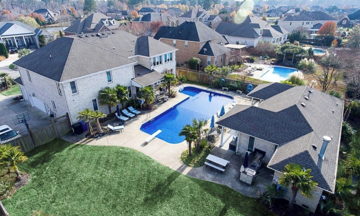 Virginia Beach House | Reunion Paradise! Spacious Luxury Home and Pool House