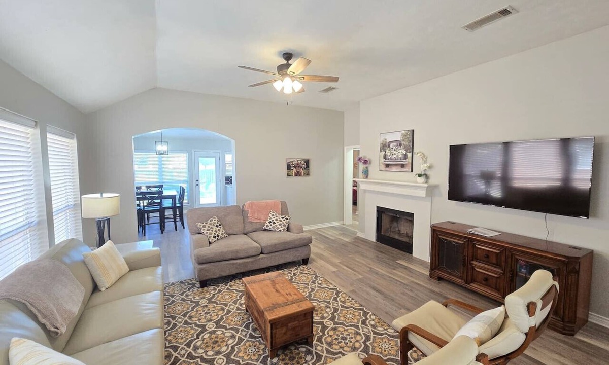 Edelweiss House | Reveille Rest - Parkside in CS