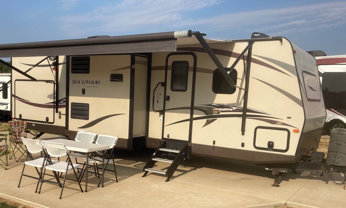 Bryan House | Reveille RV Resort Bryan 5mi to Downtown 10 to Kyle Field! GLAMPING, sleeps 6!