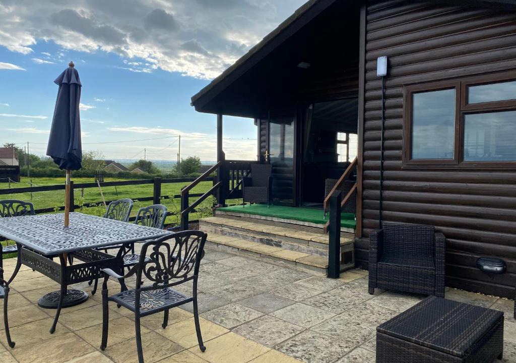 Seend House | Rew Farm Country & Equestrian Accommodation - Sunrise Lodge