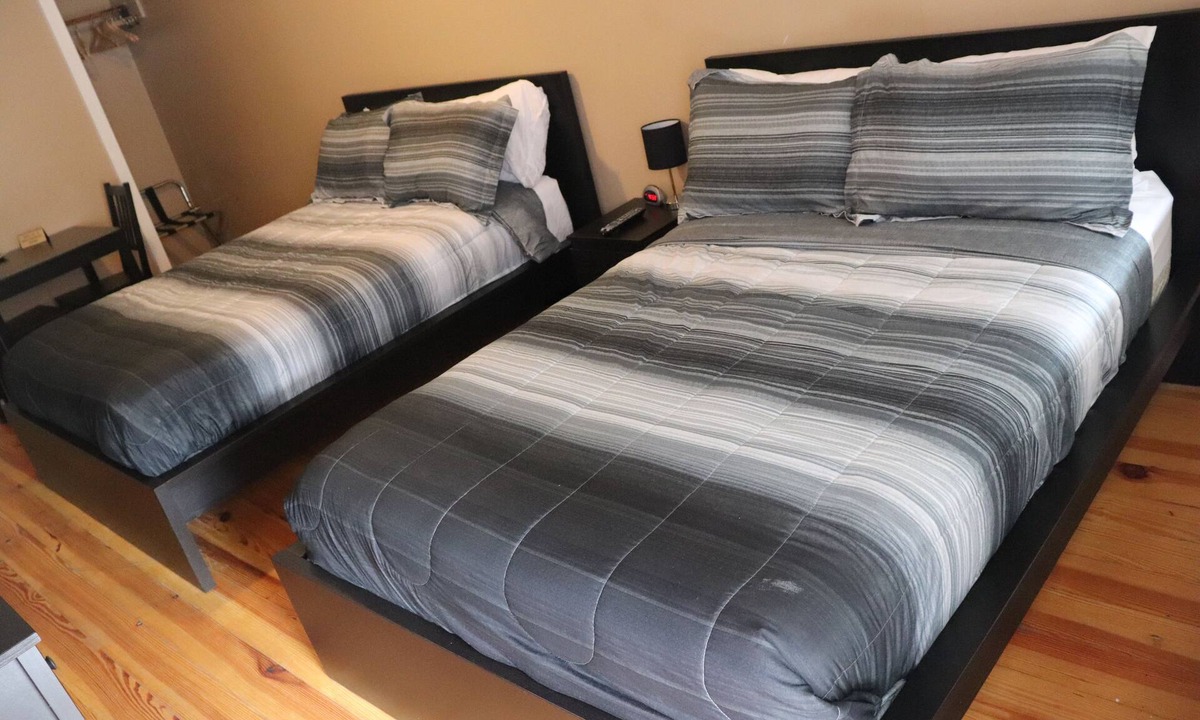Roscoe Hotel | Reynolds House Inn - Motel Strip - Room 9