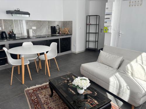 Solesmes Apartment | Rez-de-chaussée, jardin, 3 personnes, maison