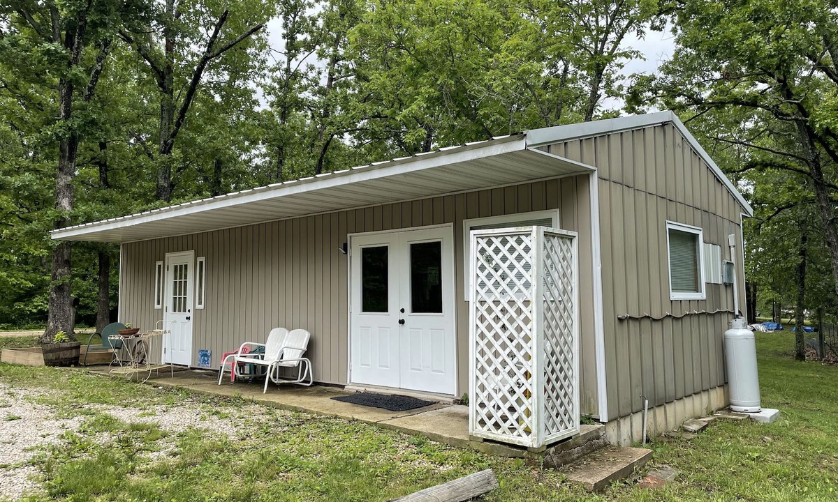 Bourbon Cabin | RGM Farms Guesthouse, rural tranquil setting for family & friends to enjoy.