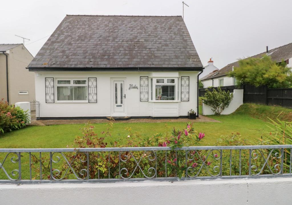 Dinas Cross House | Rhoslan