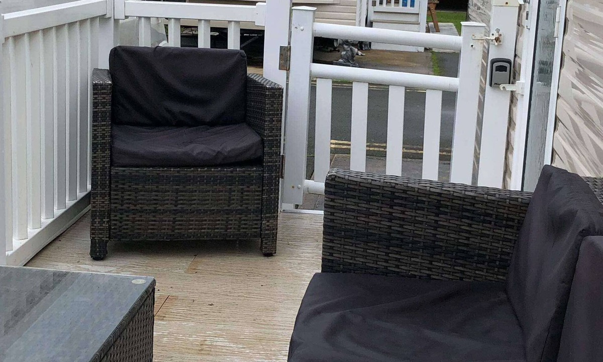 Kinmel Bay House | Rhyl en suite caravan