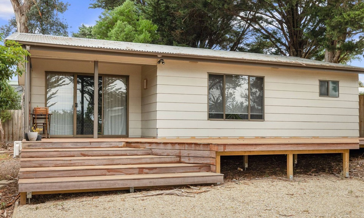 Rhyll House | Rhyll Rendezvous - 400m from beach