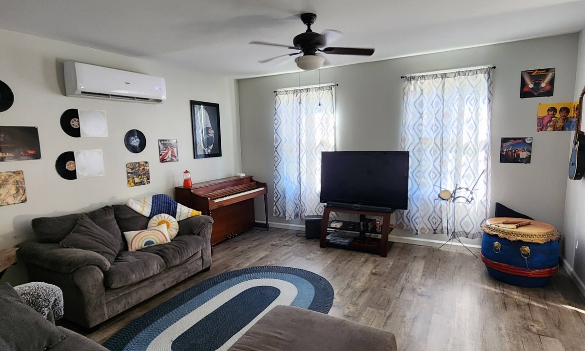 Madison House | Rhythm & Blues! Quiet, private, downtown! -Golf Cart Available!