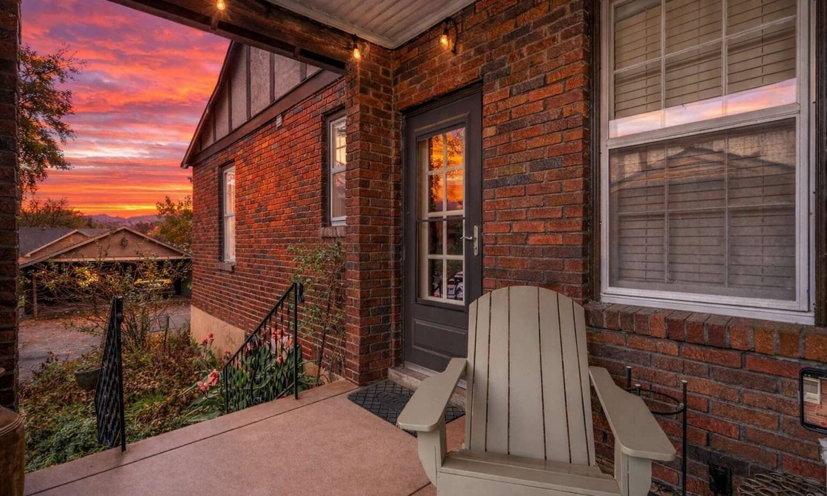 Green Hills House | Rhythm-Walk to 12 South-Local Shops & Restaurants