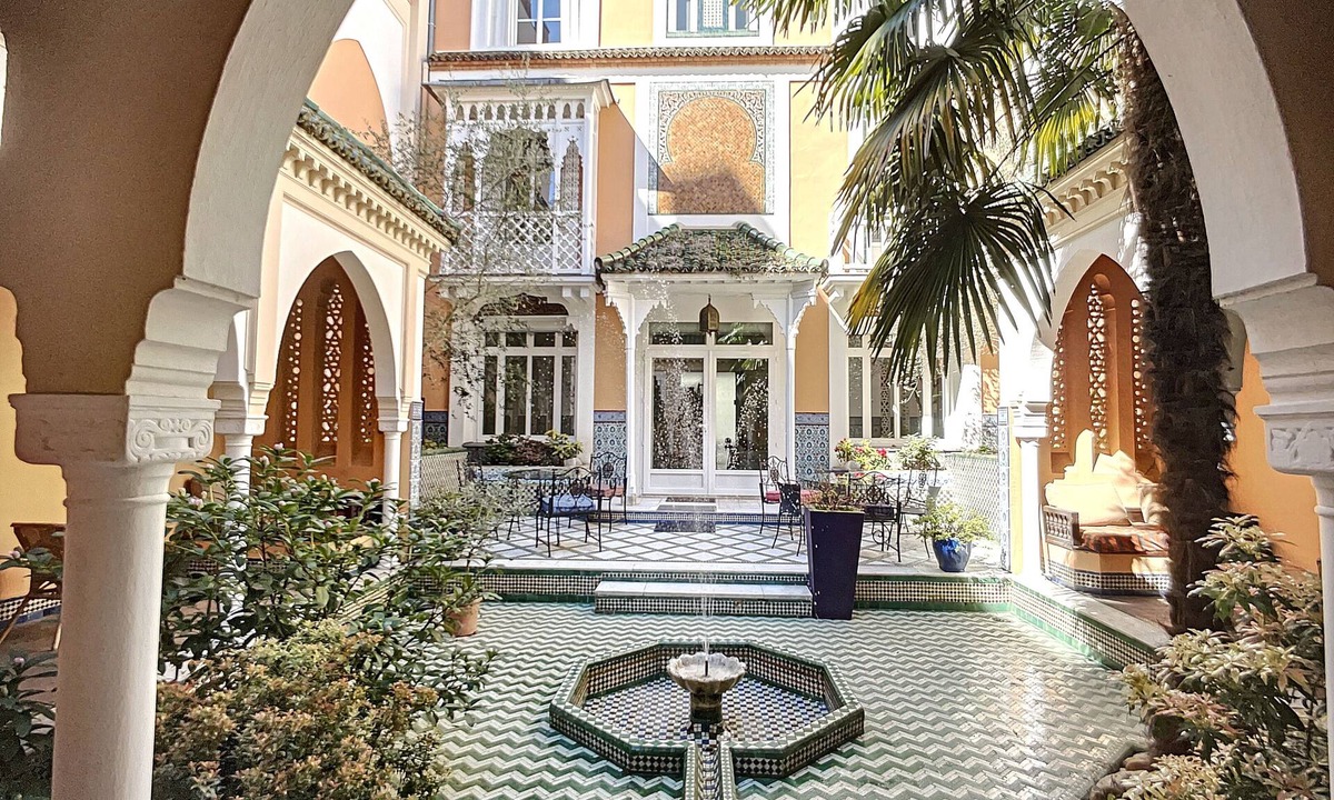 Republique House | Riad in Vichy