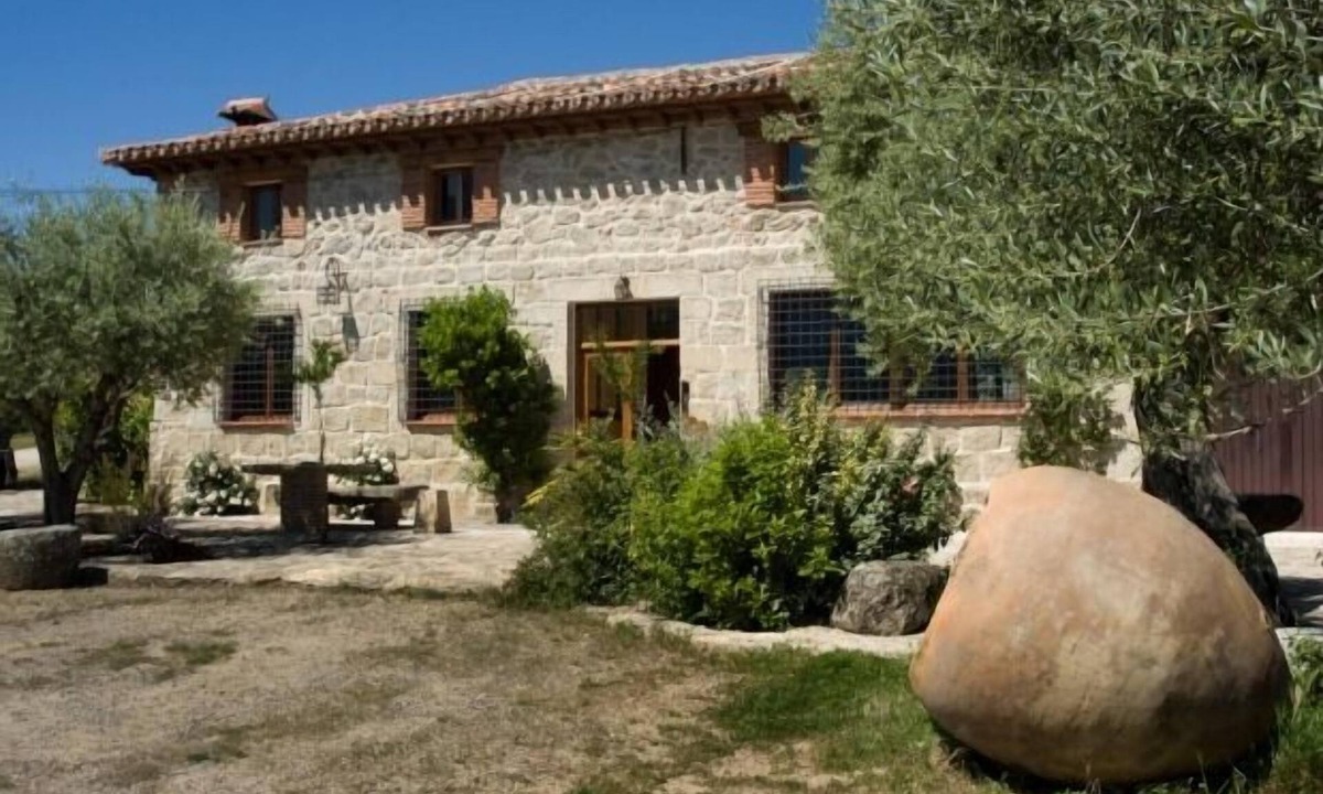 Mombeltran Cottage | Riata house for 8 people