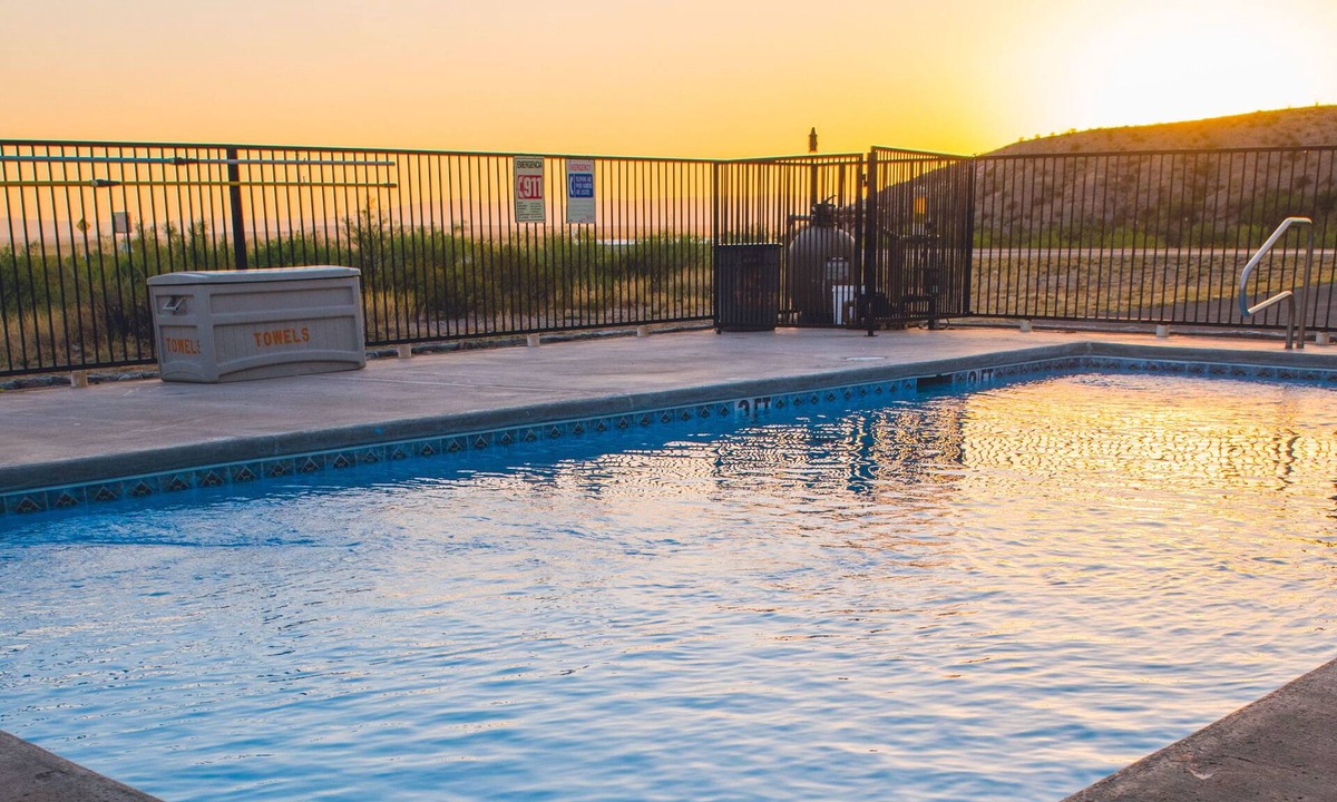 Redford Hotel | Riata Inn
