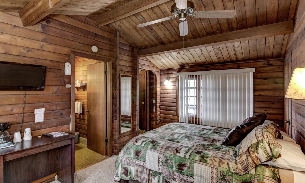 Rib Lake Hotel | Rib Waters Inn