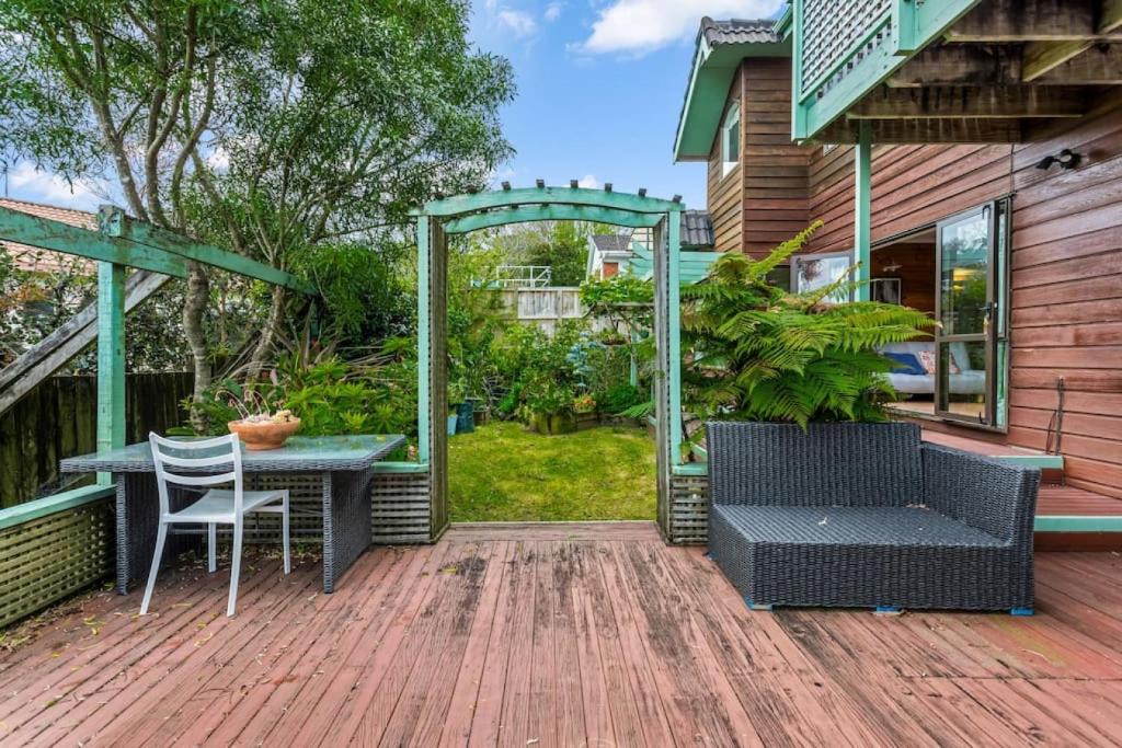 Forrest Hill House | Richards Retreat with parking and deck