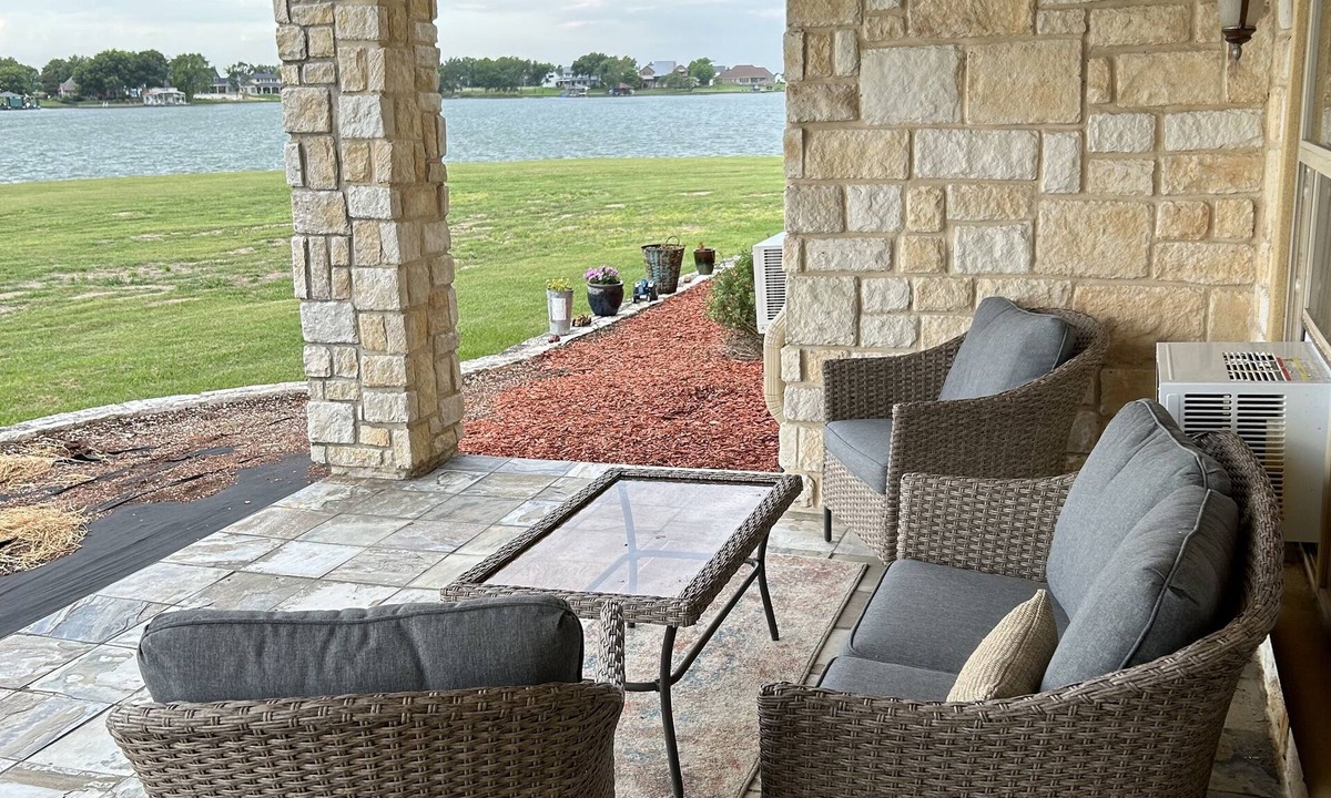 Eureka Condo | Richland Chambers Reservoir Lakefront Condo on First Floor with Outdoor Pool!