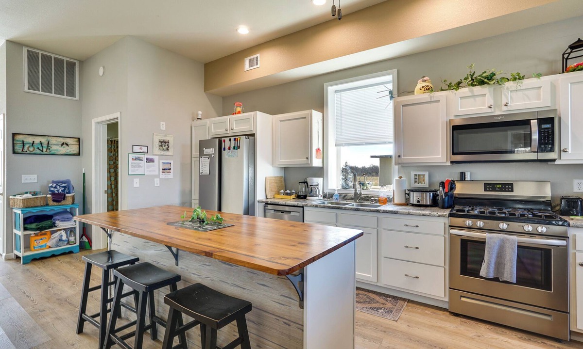 Richland House | Richland Home on Multi-Unit Farm: Fish, Hike!