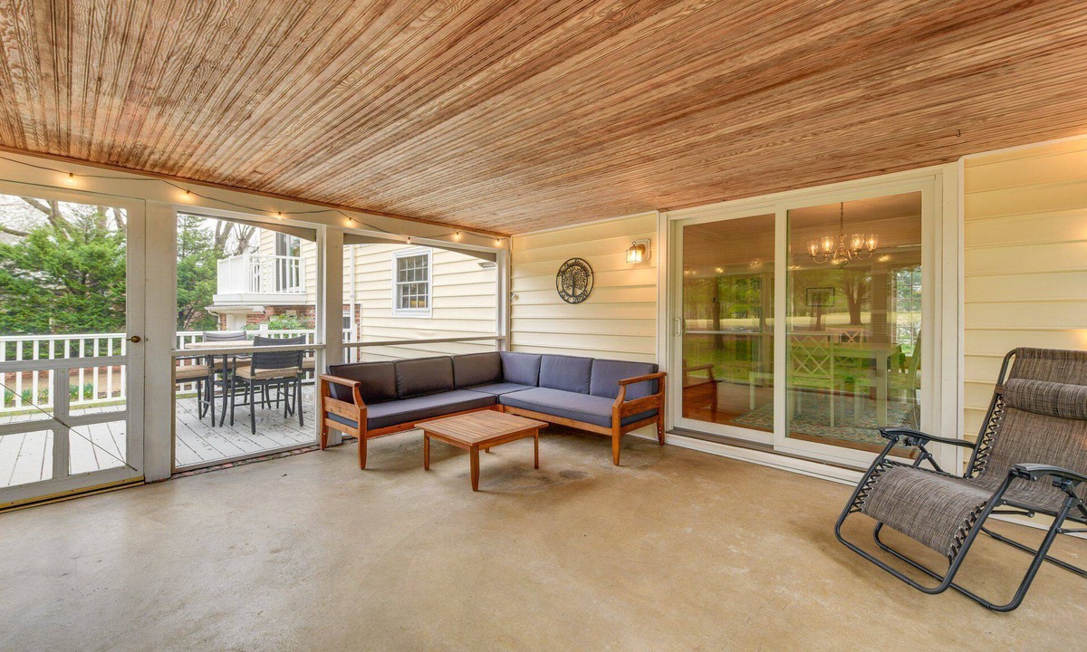 North Chesterfield House | Richmond Getaway | Golf Course Views + Workspace