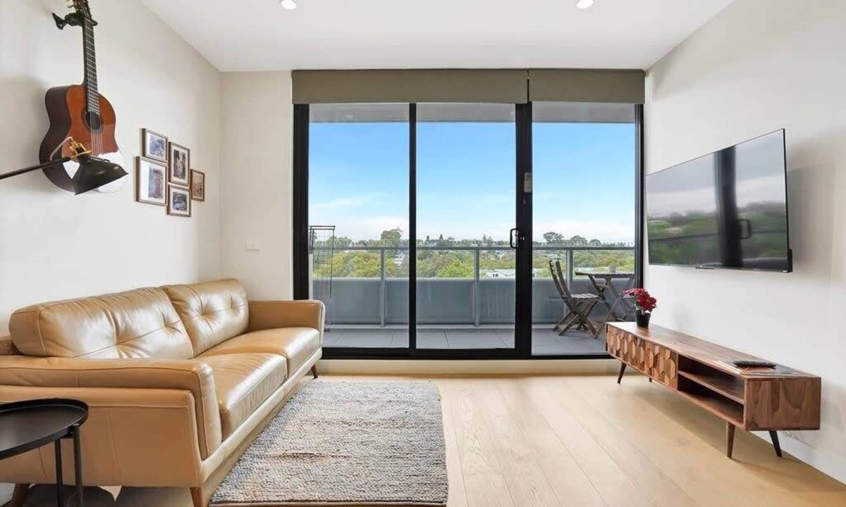 Richmond North Apartment | Richmond Heritage Executive Apt. for 2 w/parking