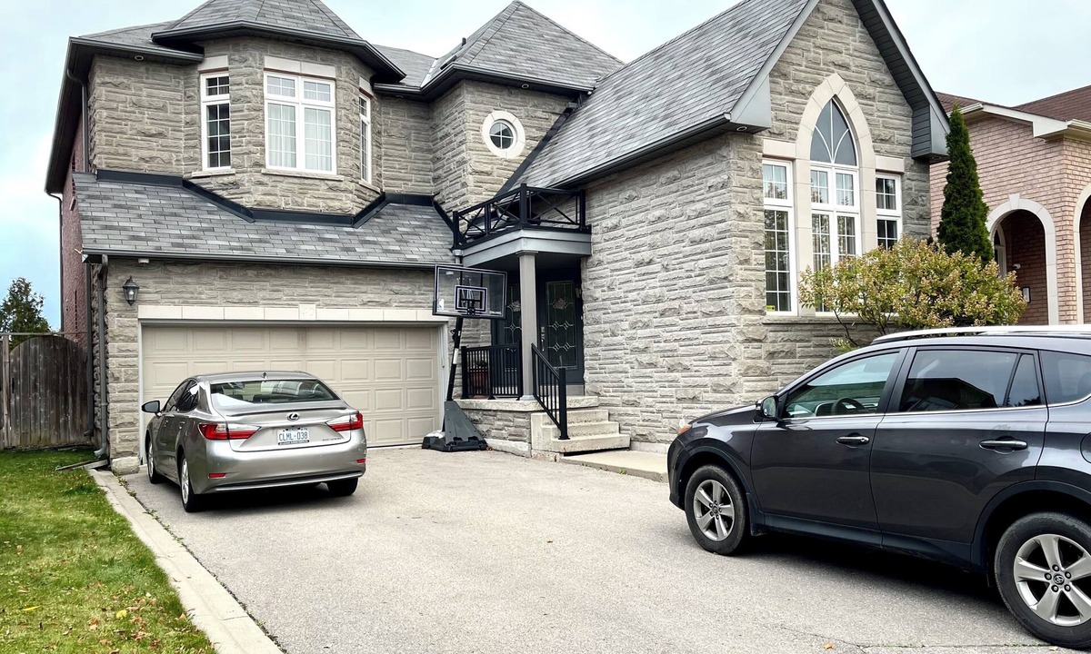 Richmond Hill House | Richmond Hill Walk-Out Basement | Private Unit | 30–365 Day Stay|Shop|Park|Bus|