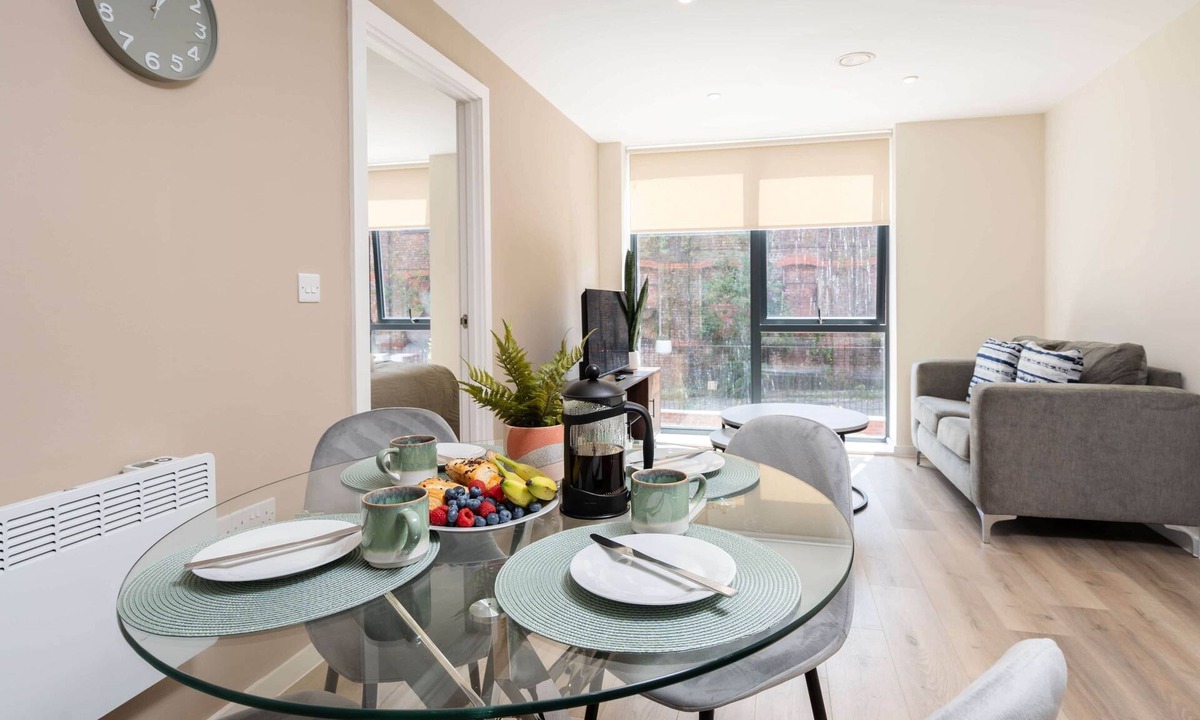 Everton Apartment | Richmond Row 2 Bed Apartment | Secure Parking & EV