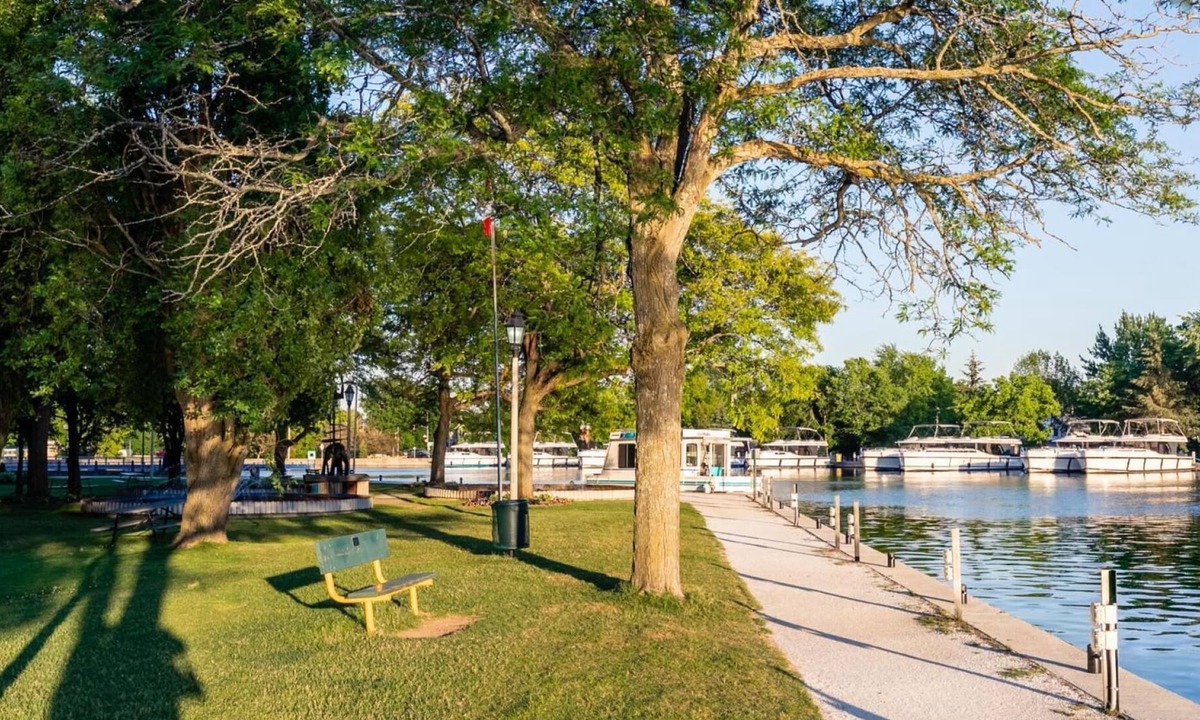 Smiths Falls Apartment | Rideau 1Bd Apartment Balcony Free Parking 2
