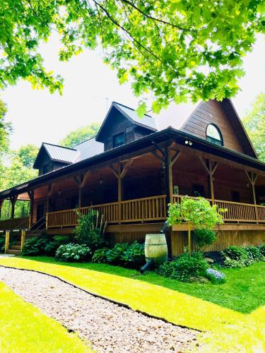 Rideau Lakes Ski Chalet | Rideau Lakes Rustic Chalet in Relaxing Natural Setting