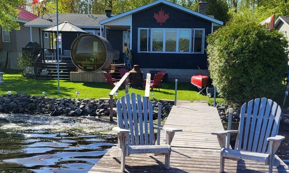 North Grenville Cottage | Rideau River Retreat - Waterfront Home