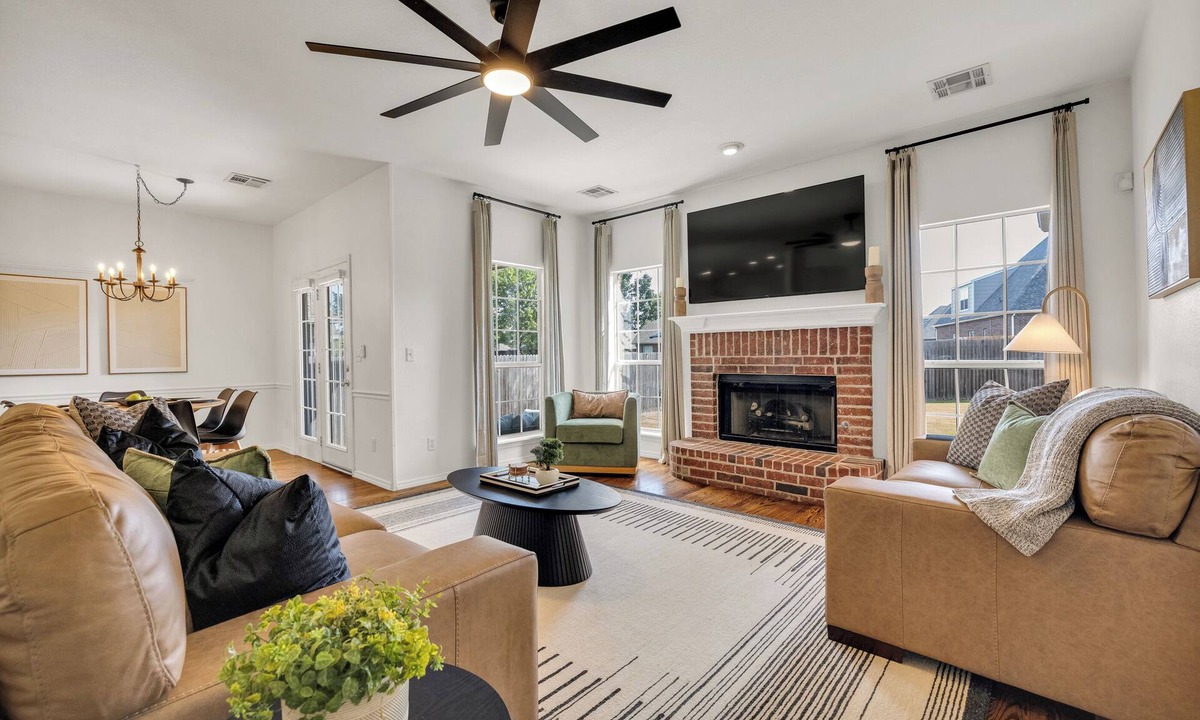 Jenks House | Ridge Retreat! King Beds By Outlet Mall & Aquarium