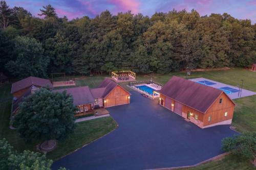 Elliottsburg House | Ridgetop Cabin