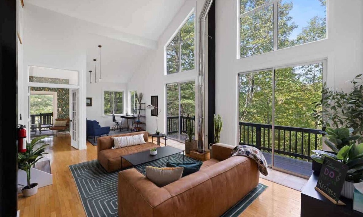 Berkeley Springs Cabin | Ridgeview + The Nest · 26 Acres · Stay with Branch