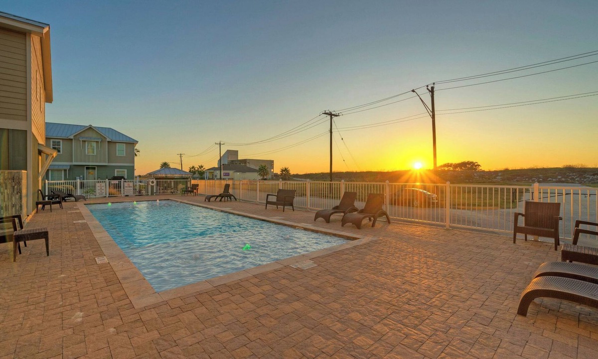 Corpus Christi Cottage | Ridley Retreat Community Pool, Mins to the Beach Corpus Christi + Port A