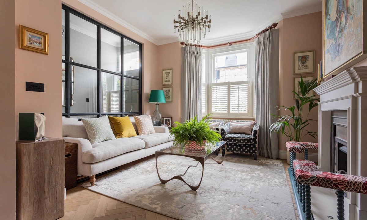 Town Apartment | Rigault Road by onefinestay
